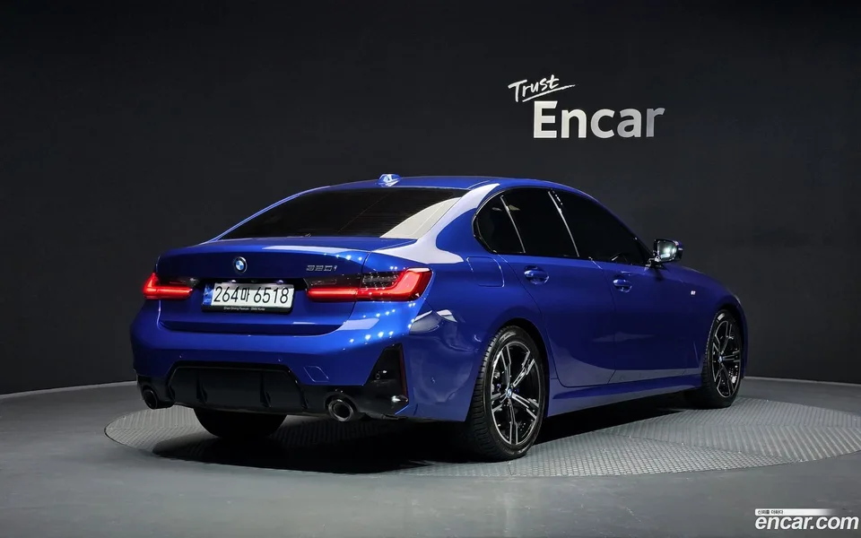 BMW 3 Series 320i M 2023 — миниатюра 2