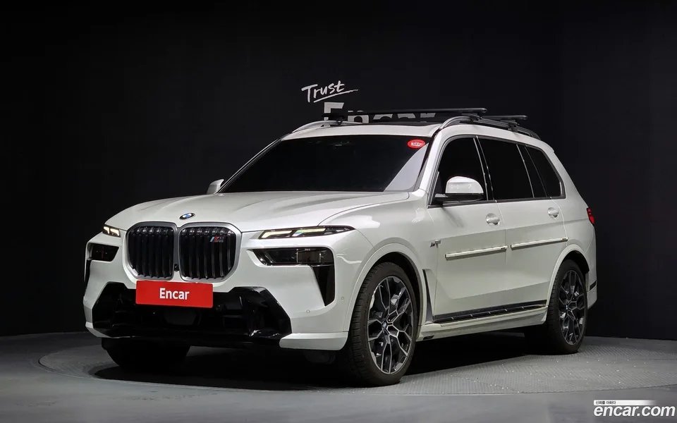 BMW X7 xDrive 40i M 7 2023 — фото 1, купить с доставкой в Москву