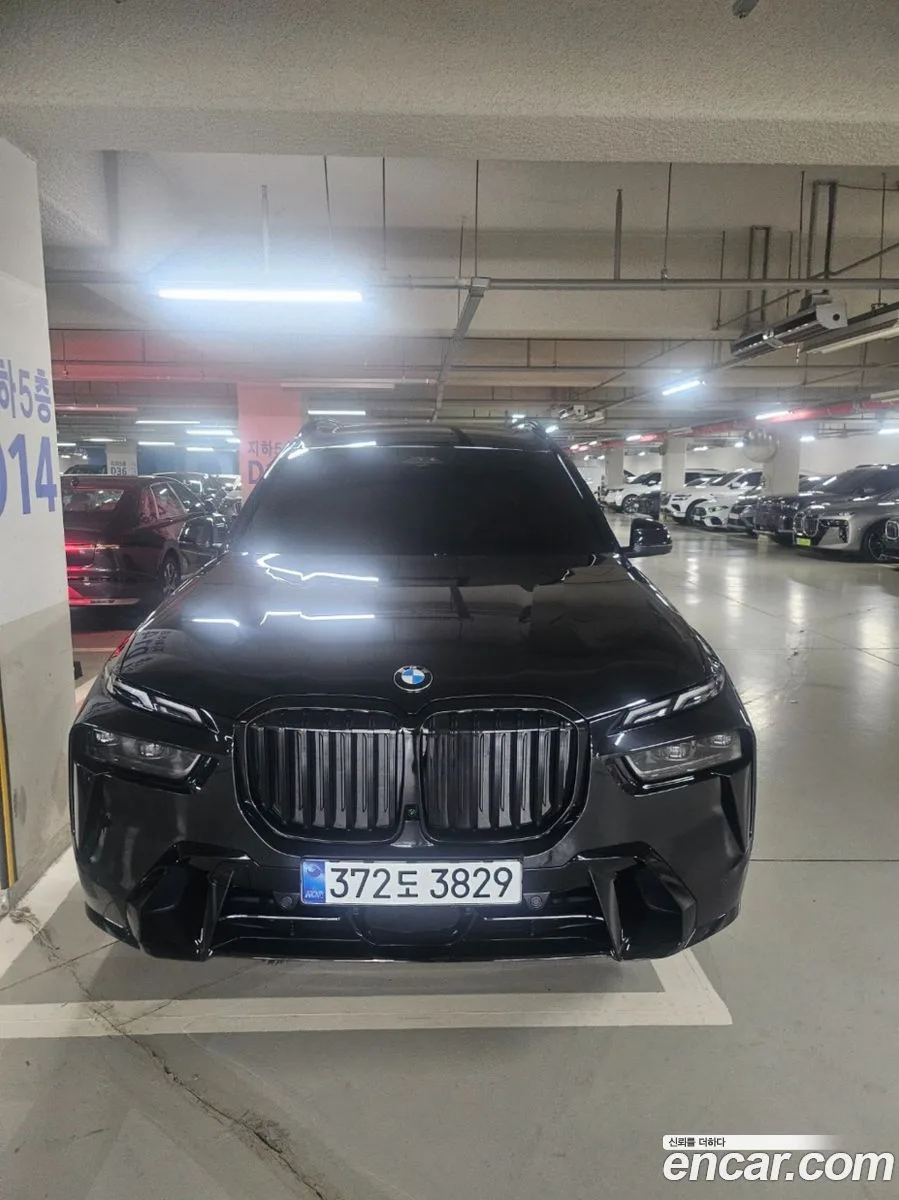 BMW X7 xDrive 40i M 7 2024 — фото 1, купить с доставкой в Москву