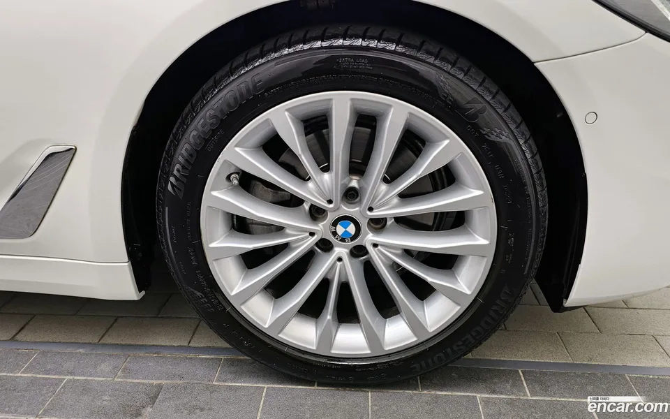 BMW 5 Series 520i 2022 — миниатюра 2