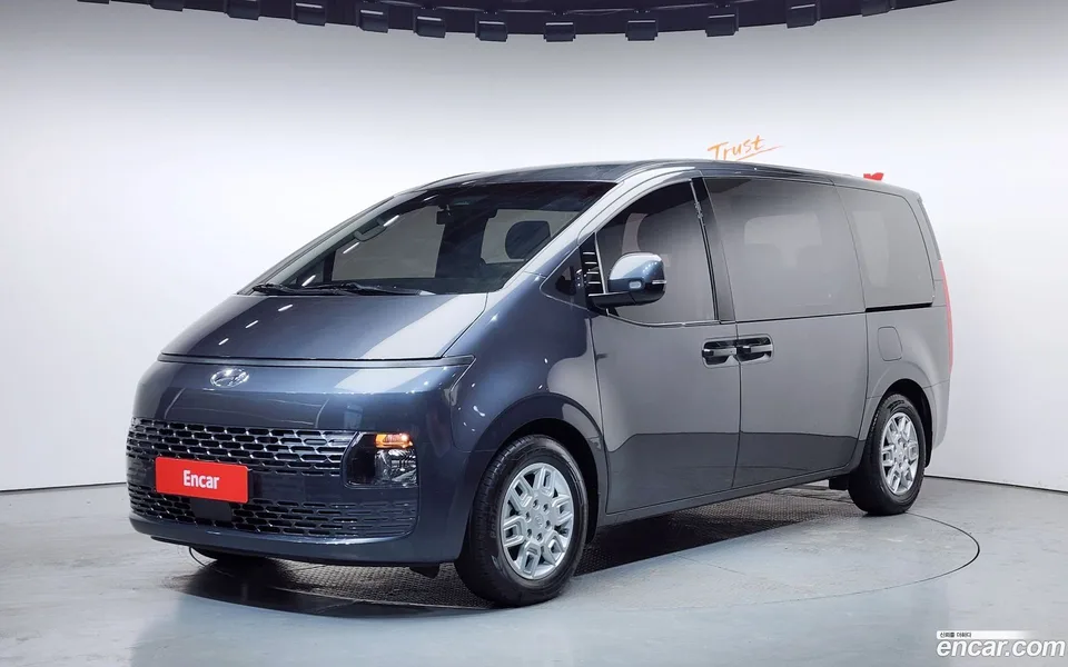 Hyundai Staria 9 2022 — фото 1, купить с доставкой в Москву