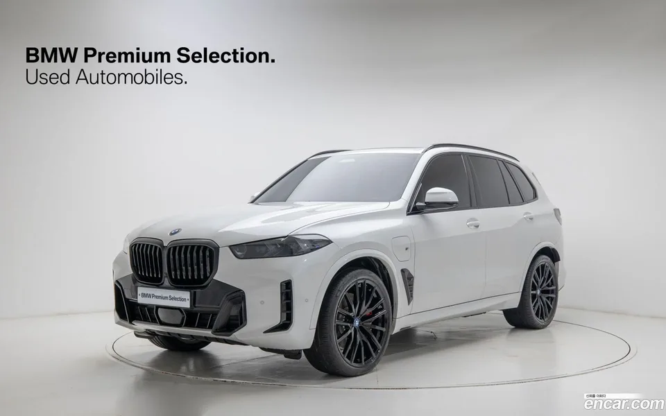 BMW X5 xDrive 50e M 2024 — фото 1, купить с доставкой в Москву