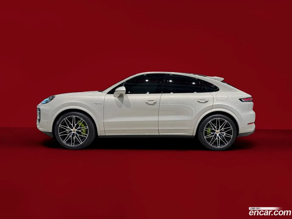 Porsche Cayenne 3.0 E- 2024 — фото 1, купить с доставкой в Москву
