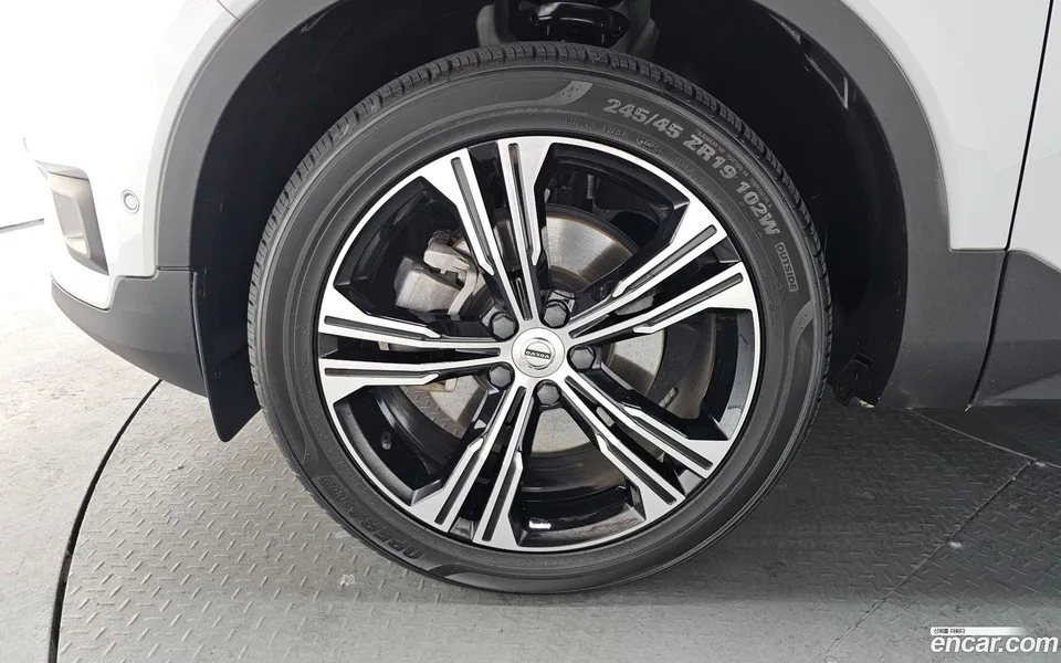 Volvo XC40 B4 2022 — миниатюра 2