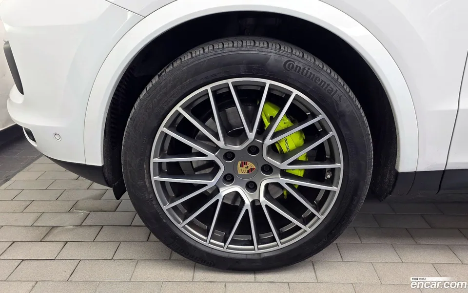 Porsche Cayenne 3.0 E- 2023 — миниатюра 2