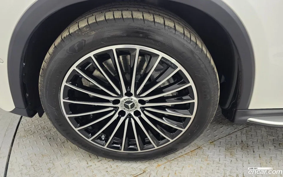 Mercedes-Benz GLC-Class GLC300 4MATIC AMG Line 2024 — миниатюра 5