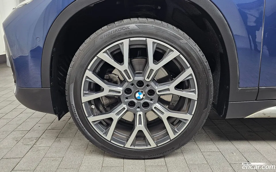 BMW X1 xDrive 20i xLine 2022 — миниатюра 5