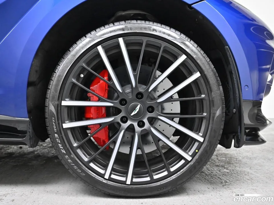 Aston Martin DBX 4.0 V8 707 2023 — thumbnail 2