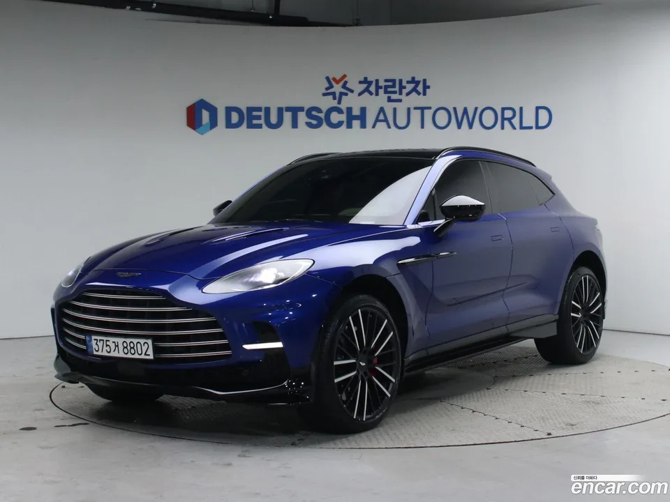 Aston Martin DBX 4.0 V8 707 2023 — photo 1, buy with delivery to Moscow