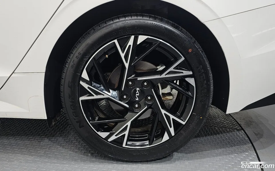 Kia K5 1.6 2023 — миниатюра 2