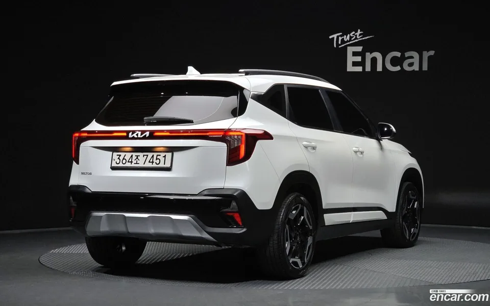Kia Seltos 1.6 2WD 2022 — фото 1, купить с доставкой в Москву