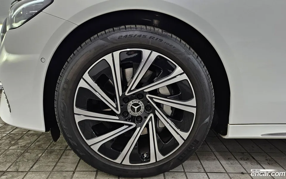 Mercedes-Benz E-Class E300 4MATIC 2024 — миниатюра 2