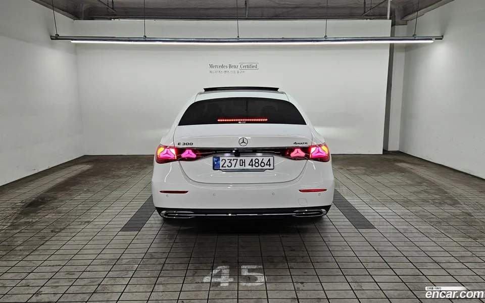 Mercedes-Benz E-Class E300 4MATIC 2024 — миниатюра 4