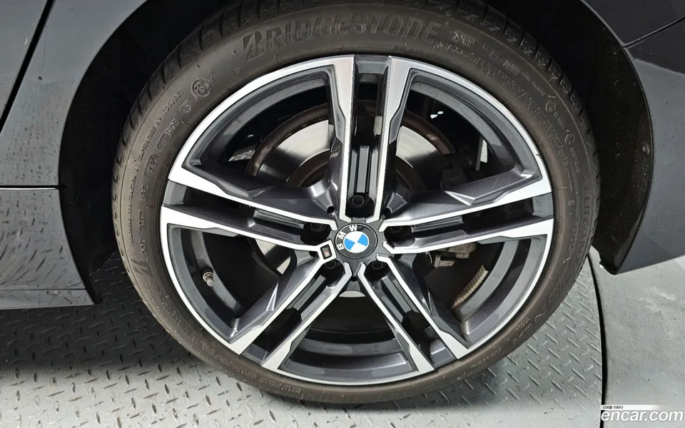BMW 1 Series 120i M 2023 — миниатюра 2
