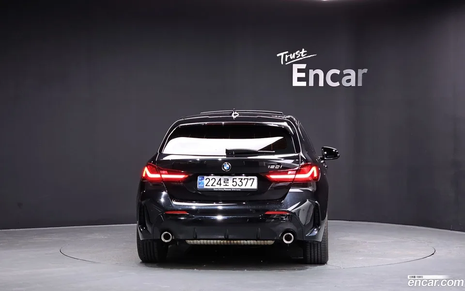 BMW 1 Series 120i M 2023 — миниатюра 4