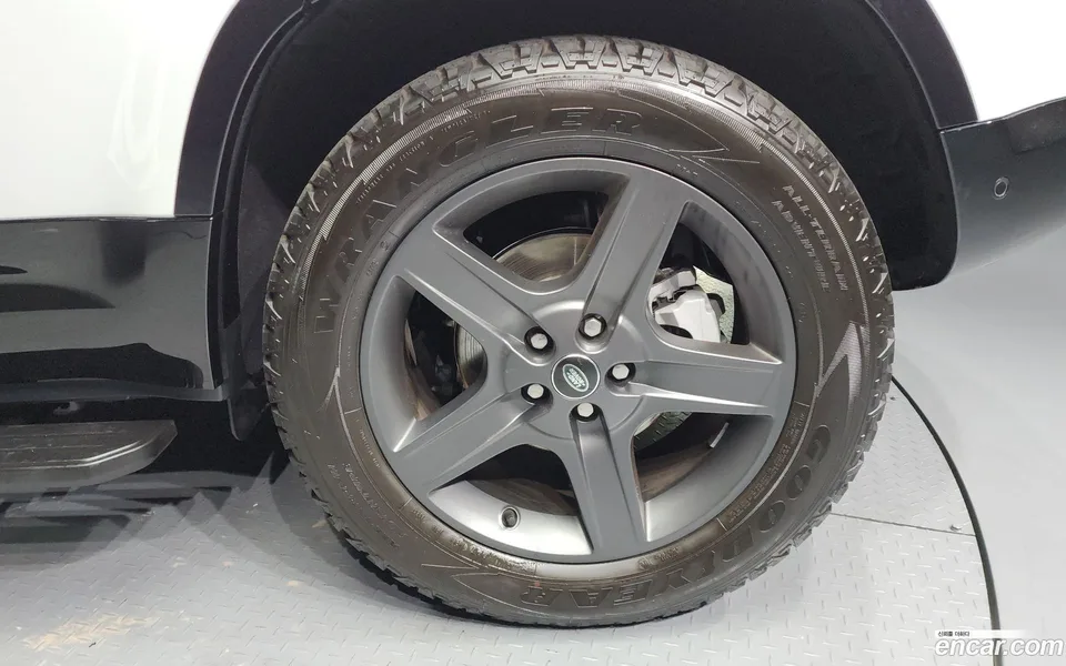 Land Rover Defender 110 D250 X- SE 2025 — миниатюра 2