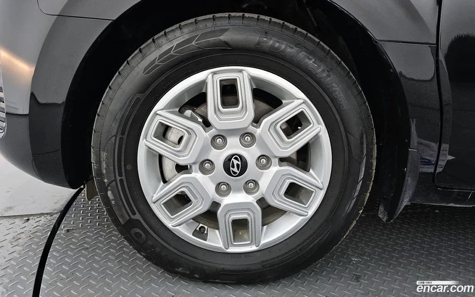 Hyundai Staria 3 2024 — миниатюра 2