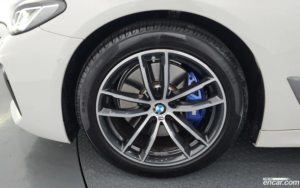 BMW 5 Series 520i M 2022 — миниатюра 2