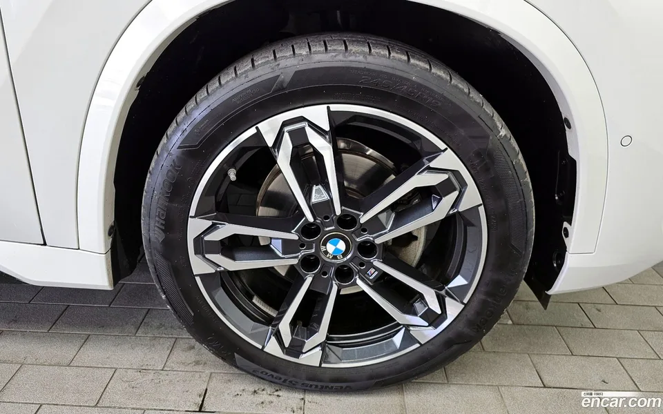 BMW X1 xDrive 20i M 2024 — миниатюра 2