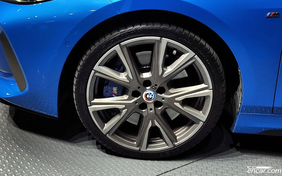 BMW 1 Series M135i xDrive 2022 — thumbnail 2