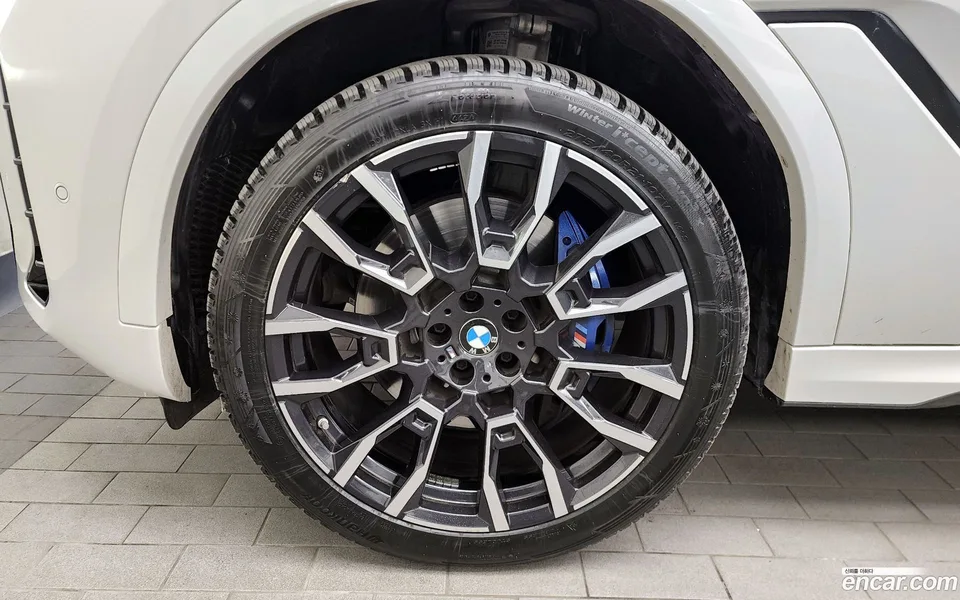 BMW X6 xDrive40i M 2023 — миниатюра 2