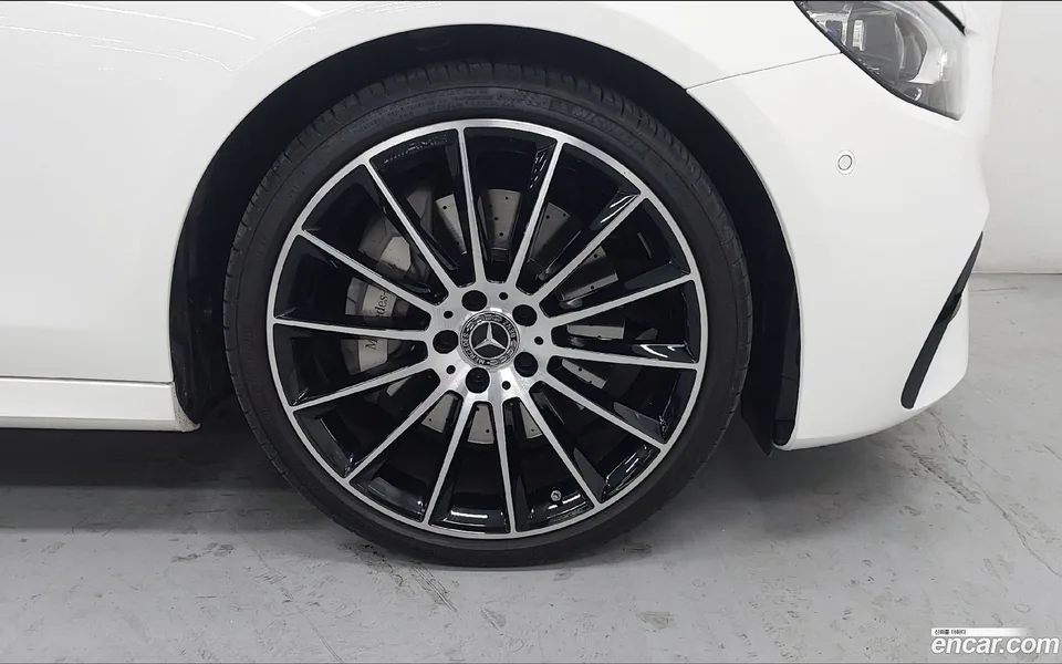 Mercedes-Benz E-Class E350 4MATIC AMG Line 2023 — миниатюра 5