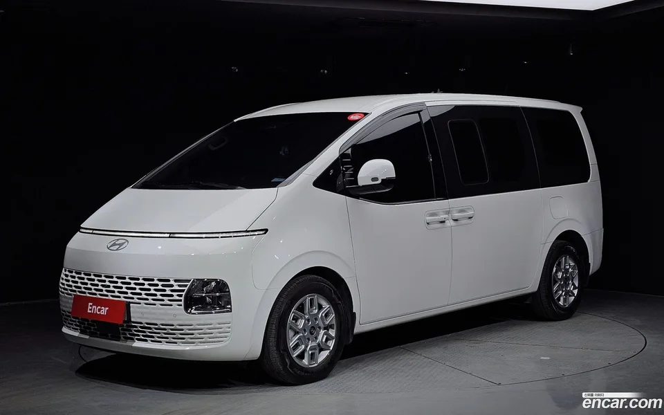 Hyundai Staria 5 2025 — фото 1, купить с доставкой в Москву