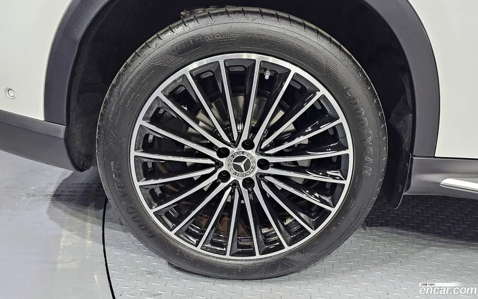 Mercedes-Benz GLC-Class GLC300 4MATIC AMG Line 2025 — миниатюра 5