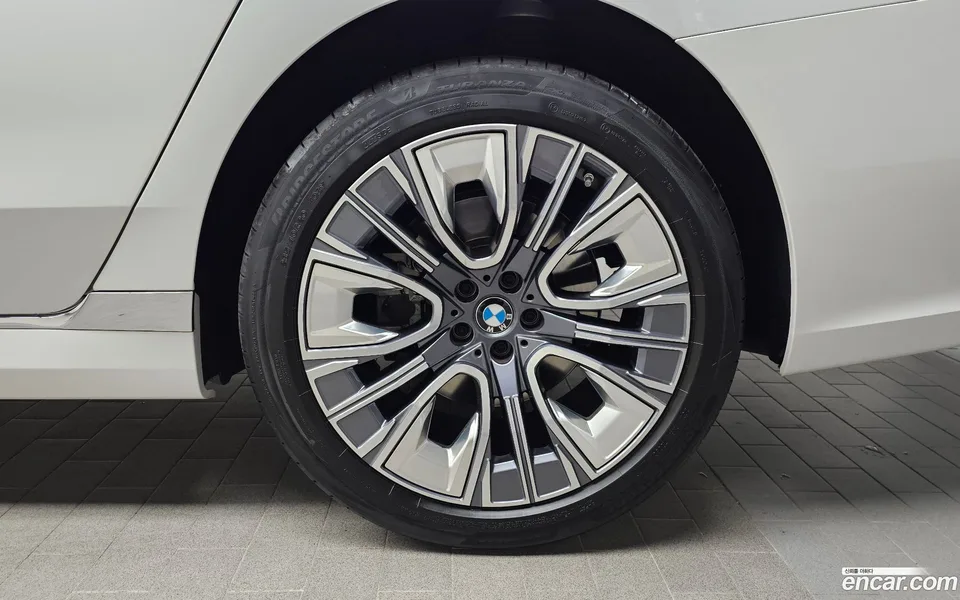 BMW 7 Series 740i sDrive 2023 — миниатюра 2