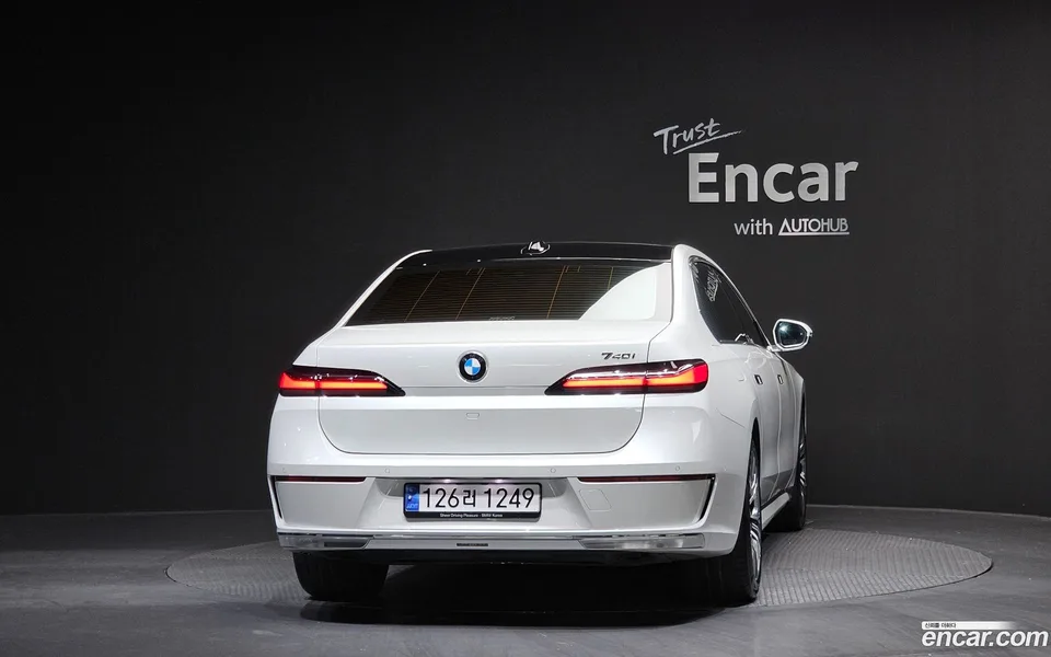 BMW 7 Series 740i sDrive 2023 — миниатюра 4