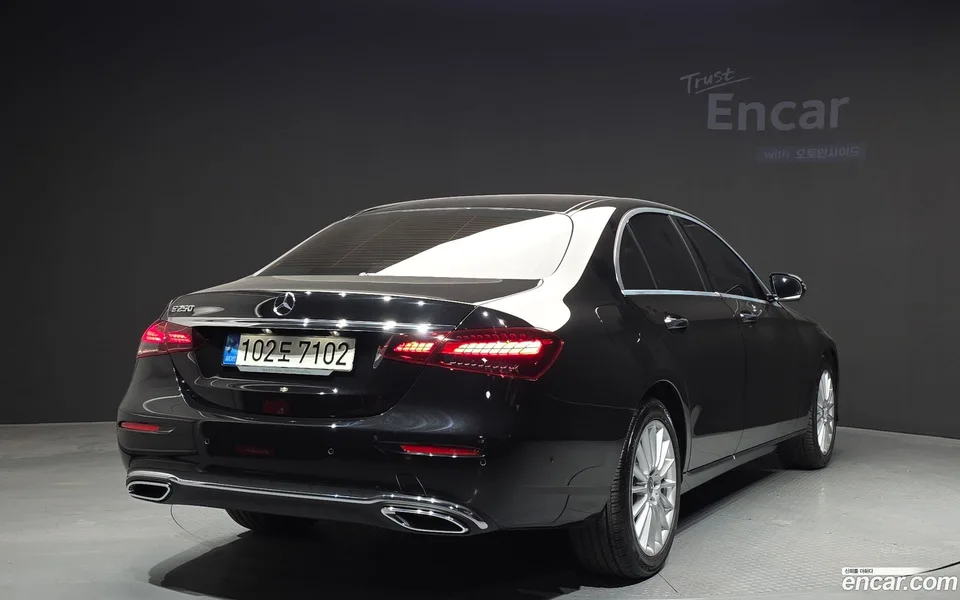 Mercedes-Benz E-Class E250 2022 — миниатюра 2