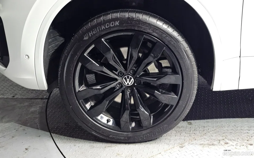 Volkswagen Touareg 3.0 TDI R-Line 2023 — миниатюра 5