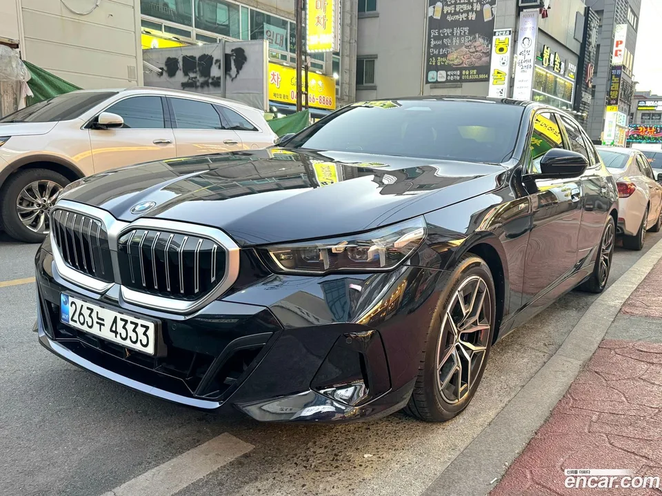 BMW 5 Series 520i M 2025 — фото 1, купить с доставкой в Москву