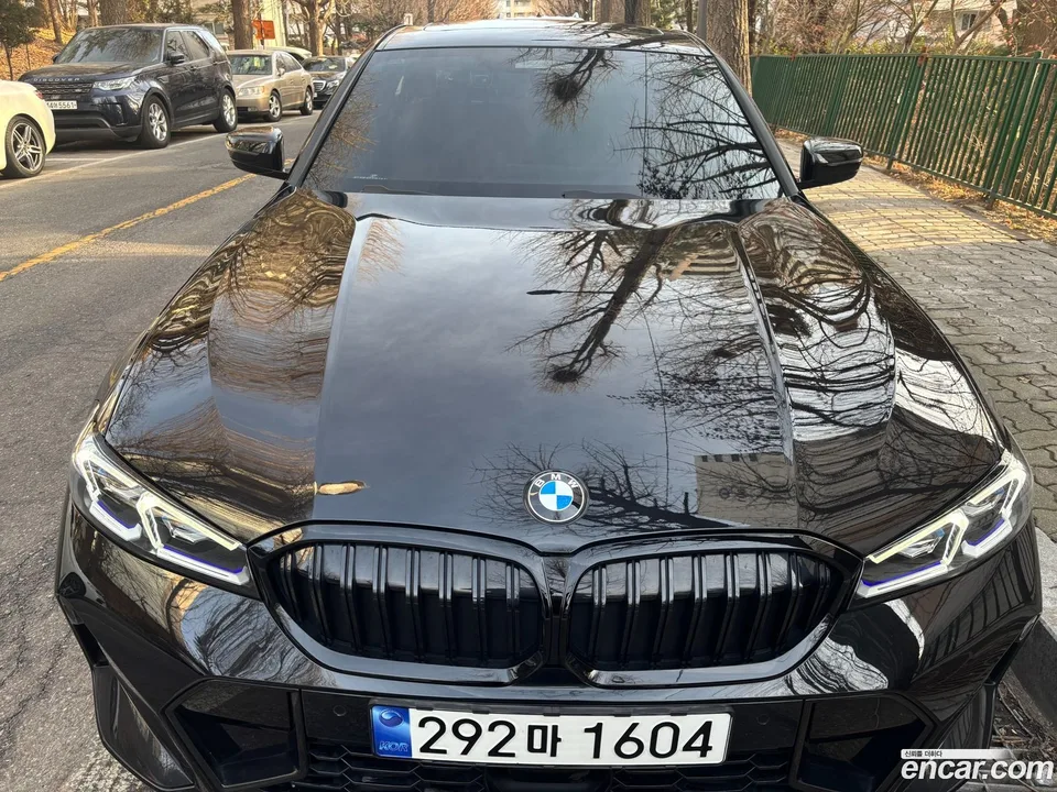 BMW 3 Series 320i M 2023 — фото 1, купить с доставкой в Москву