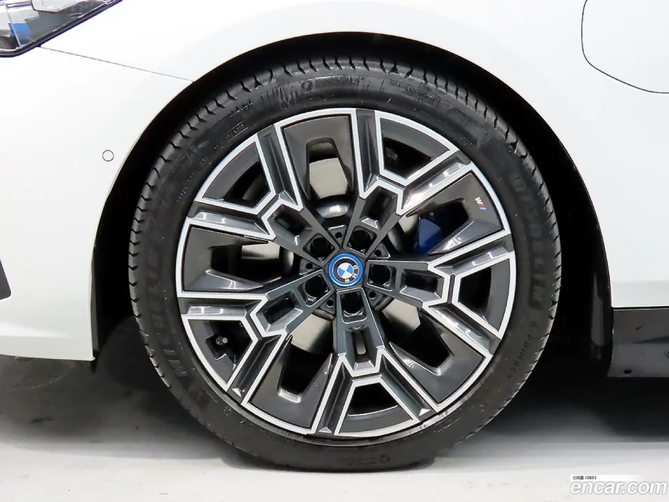 BMW 5 Series 530e M 2024 — миниатюра 2