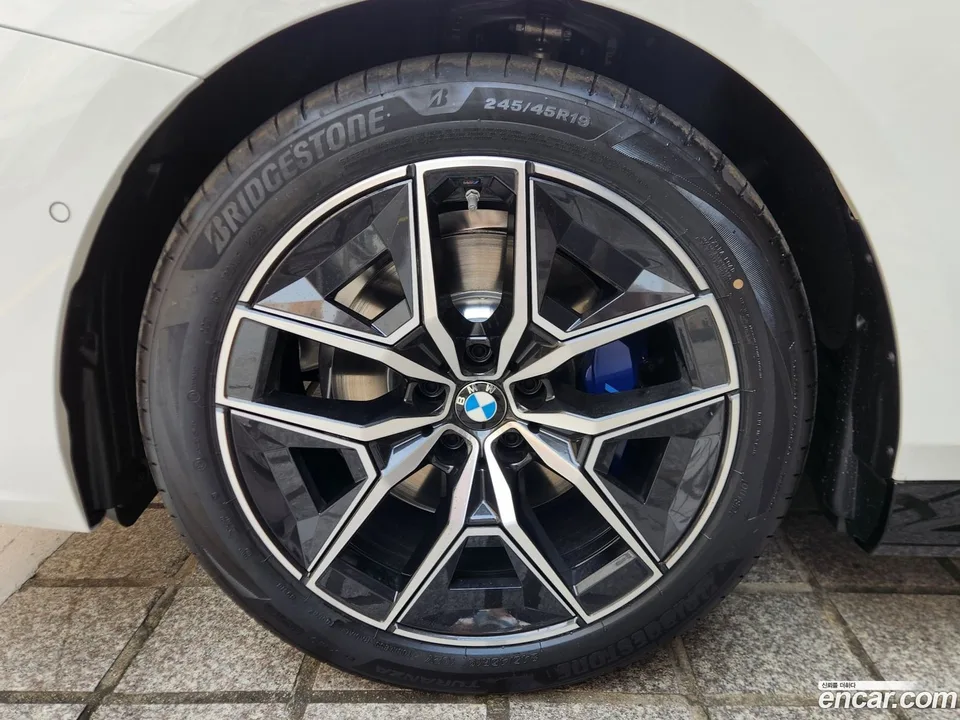 BMW 5 Series 520i M 2025 — миниатюра 2