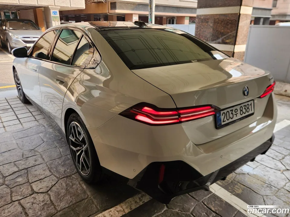 BMW 5 Series 520i M 2025 — миниатюра 3