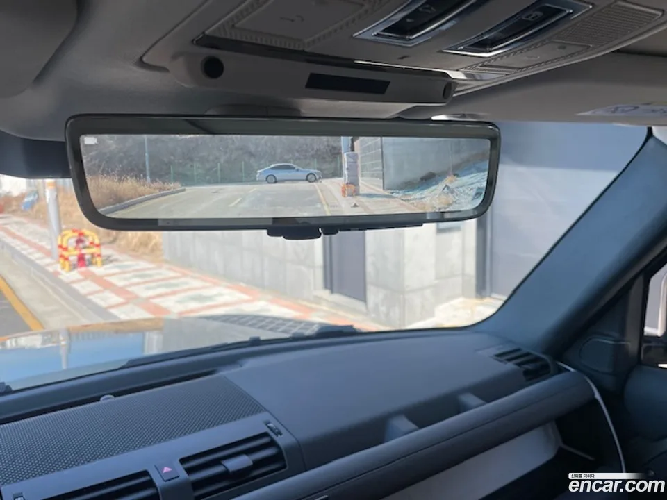 Land Rover Defender 110 D300 HSE 2023 — миниатюра 2