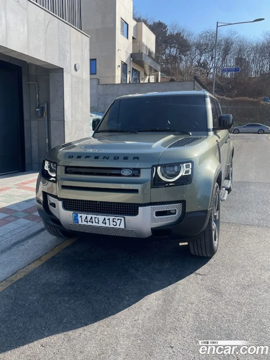 Land Rover Defender 110 D300 HSE 2023 — фото 1, купить с доставкой в Москву