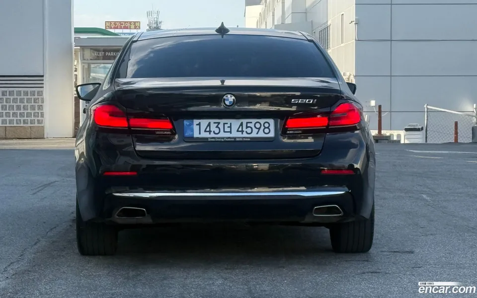 BMW 5 Series 520i 2023 — миниатюра 4