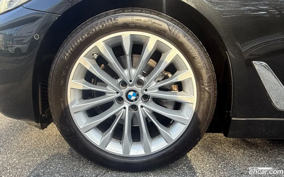 BMW 5 Series 520i 2023 — миниатюра 5