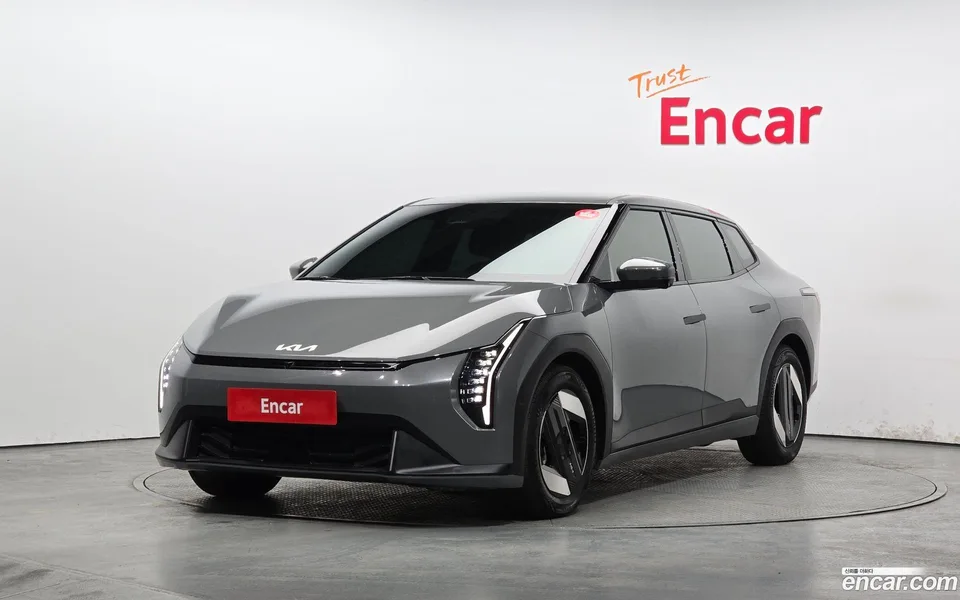 Kia EV4 2WD 2025 — фото 1, купить с доставкой в Москву