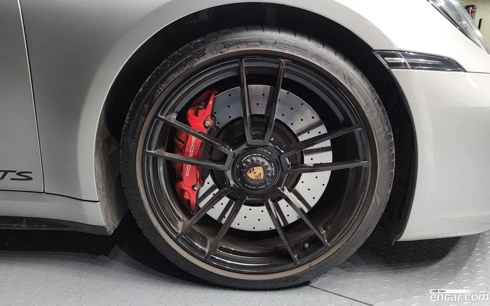 Porsche 911 (992) 4 GTS 2023 — миниатюра 5