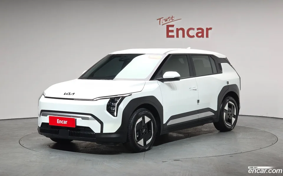 Kia EV3 2WD 2025 — фото 1, купить с доставкой в Москву