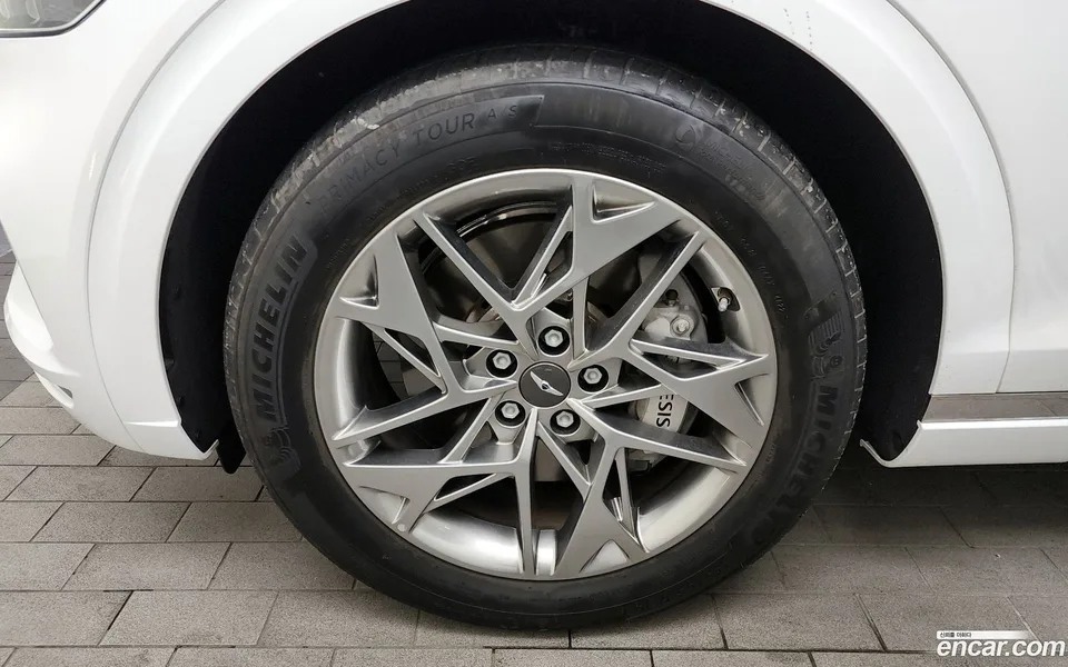 Genesis GV70 2.5T 2WD 2023 — миниатюра 2