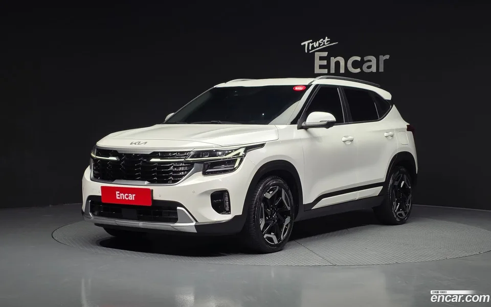 Kia Seltos 1.6 2WD 2023 — фото 1, купить с доставкой в Москву