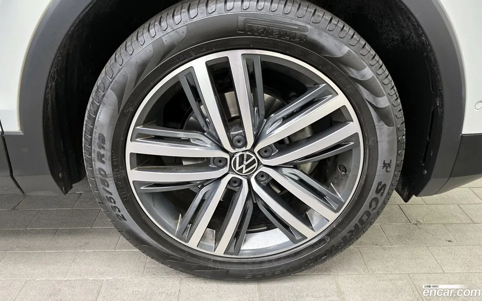 Volkswagen Tiguan 2.0 TDI 4 2023 — миниатюра 2