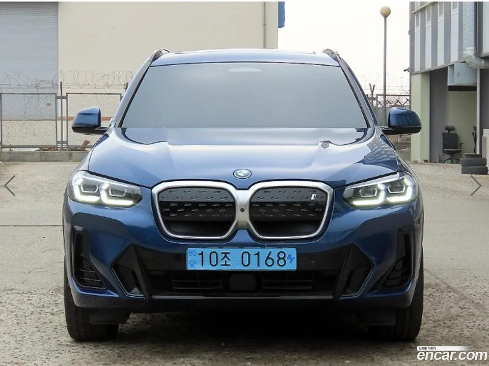 BMW iX3 M 2022 — фото 1, купить с доставкой в Москву