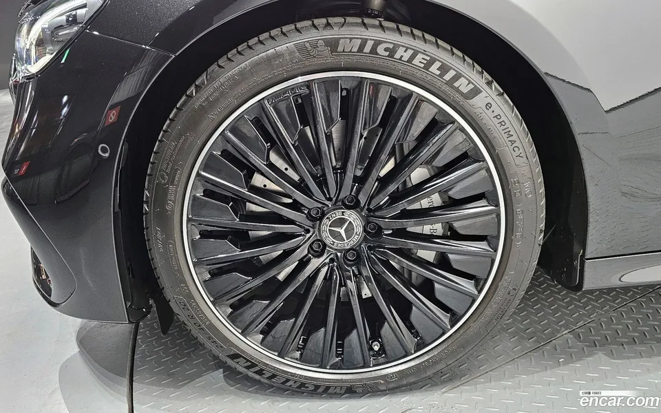 Mercedes-Benz E-Class E450 4MATIC AMG Line 2025 — thumbnail 2