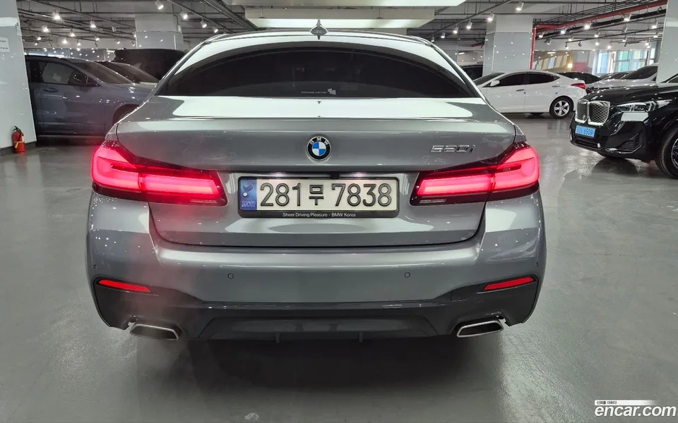 BMW 5 Series 520i M 2023 — миниатюра 2